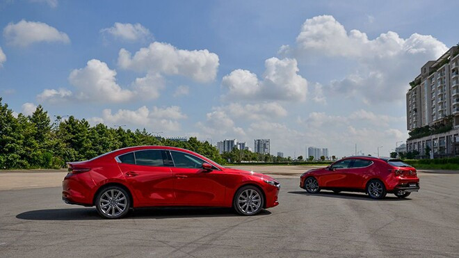 Đuôi xe Mazda3 thể thao và liền mạch