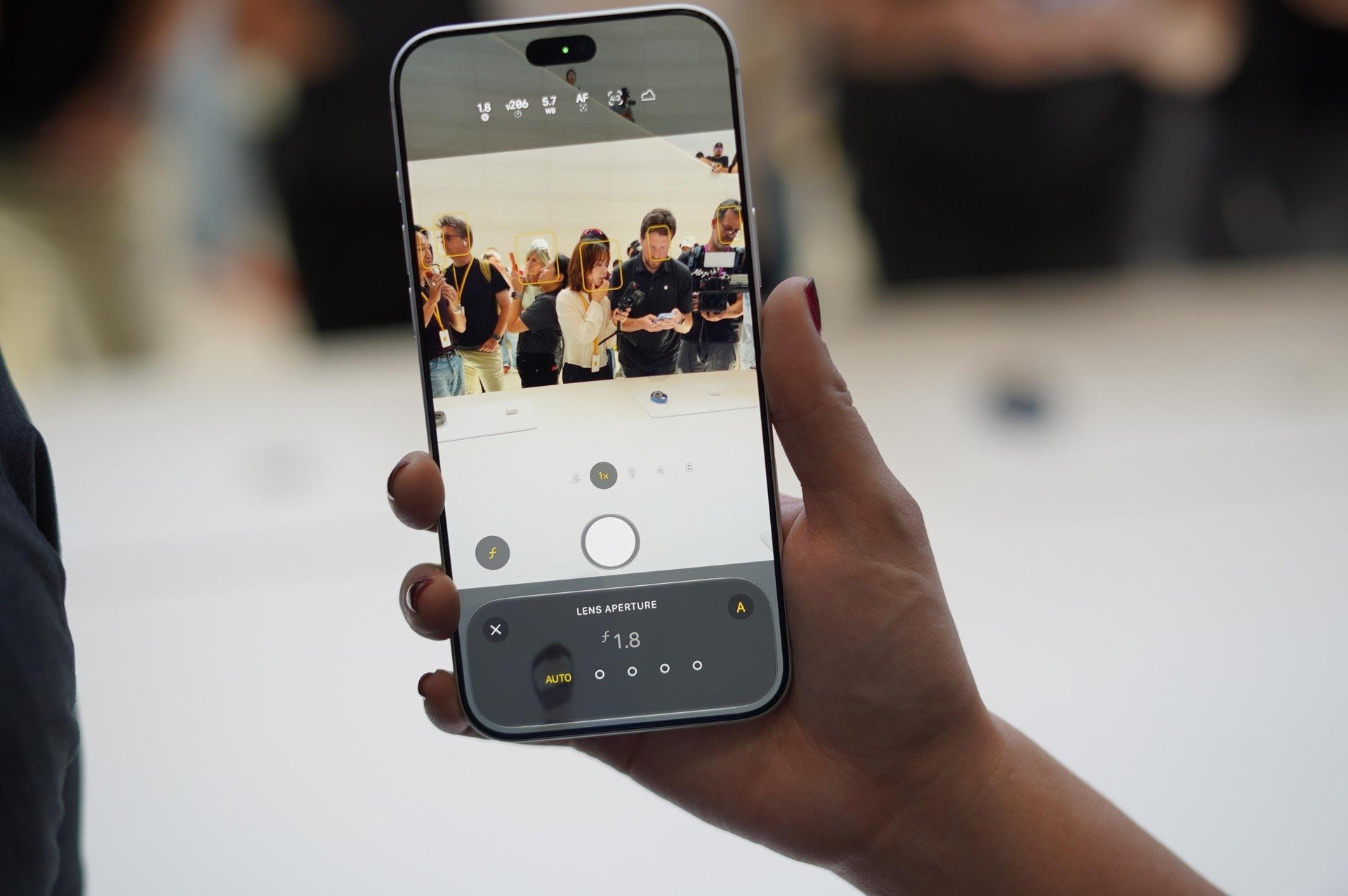 Giao diện chụp ảnh trên điện thoại iPhone 18 Pro