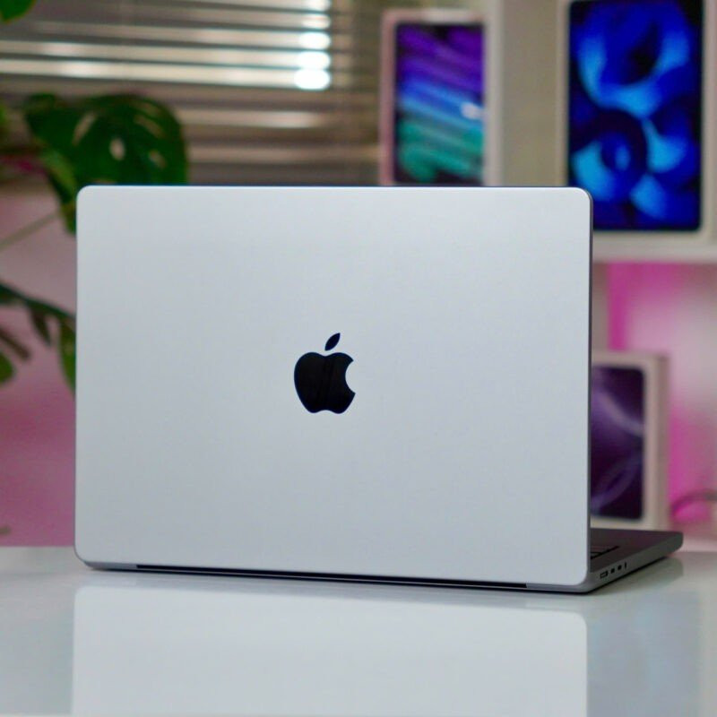 MacBook Pro thế hệ mới được đồn đoán trang bị màn hình OLED và hỗ trợ cảm ứng