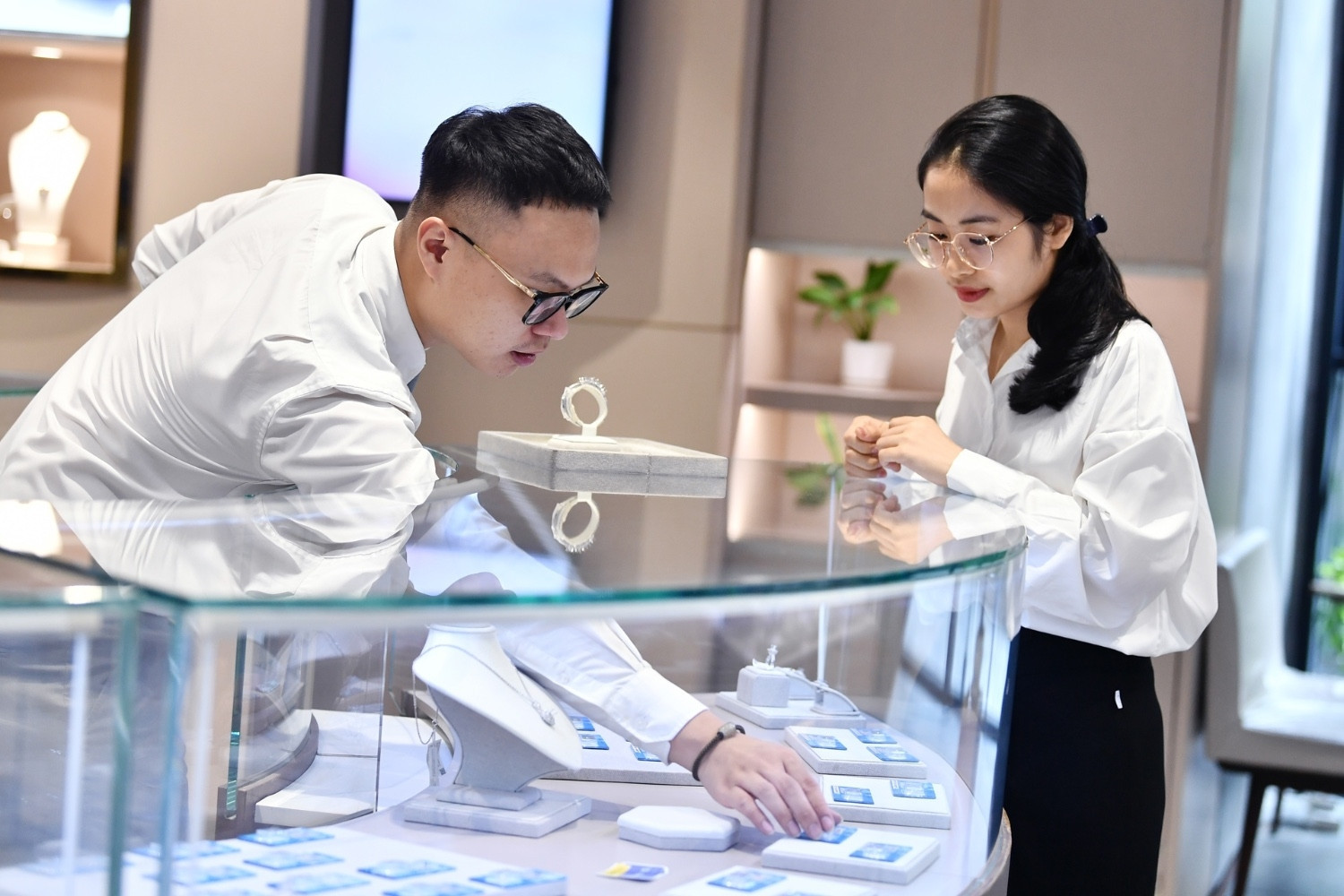 Trụ sở và hoạt động kinh doanh của PNJ