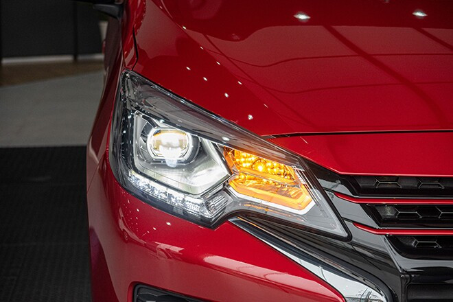 Hệ thống đèn pha Bi-LED và dải LED ban ngày trên Mitsubishi Attrage