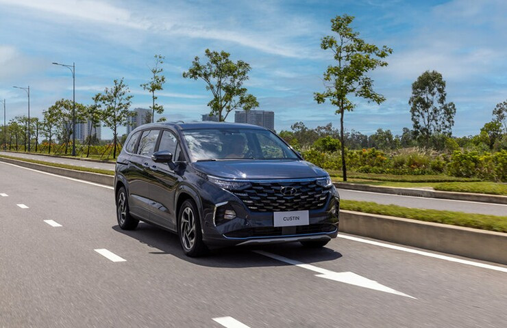 Hyundai Custin sở hữu diện mạo hiện đại theo phong cách MPV lai SUV
