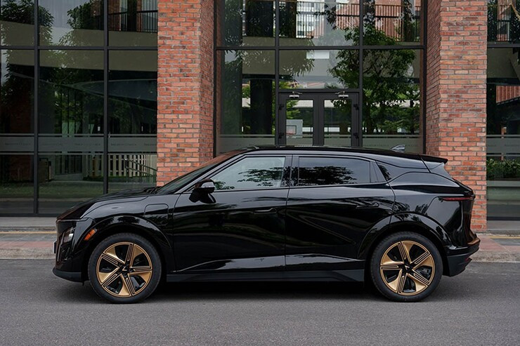 Thân xe VinFast VF 7 với phong cách SUV lai Coupe