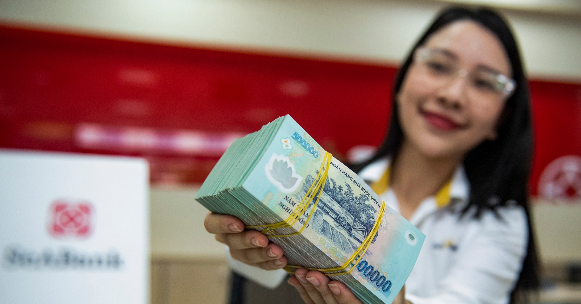 Diễn biến trái chiều giữa lãi suất VND và USD trên thị trường liên ngân hàng