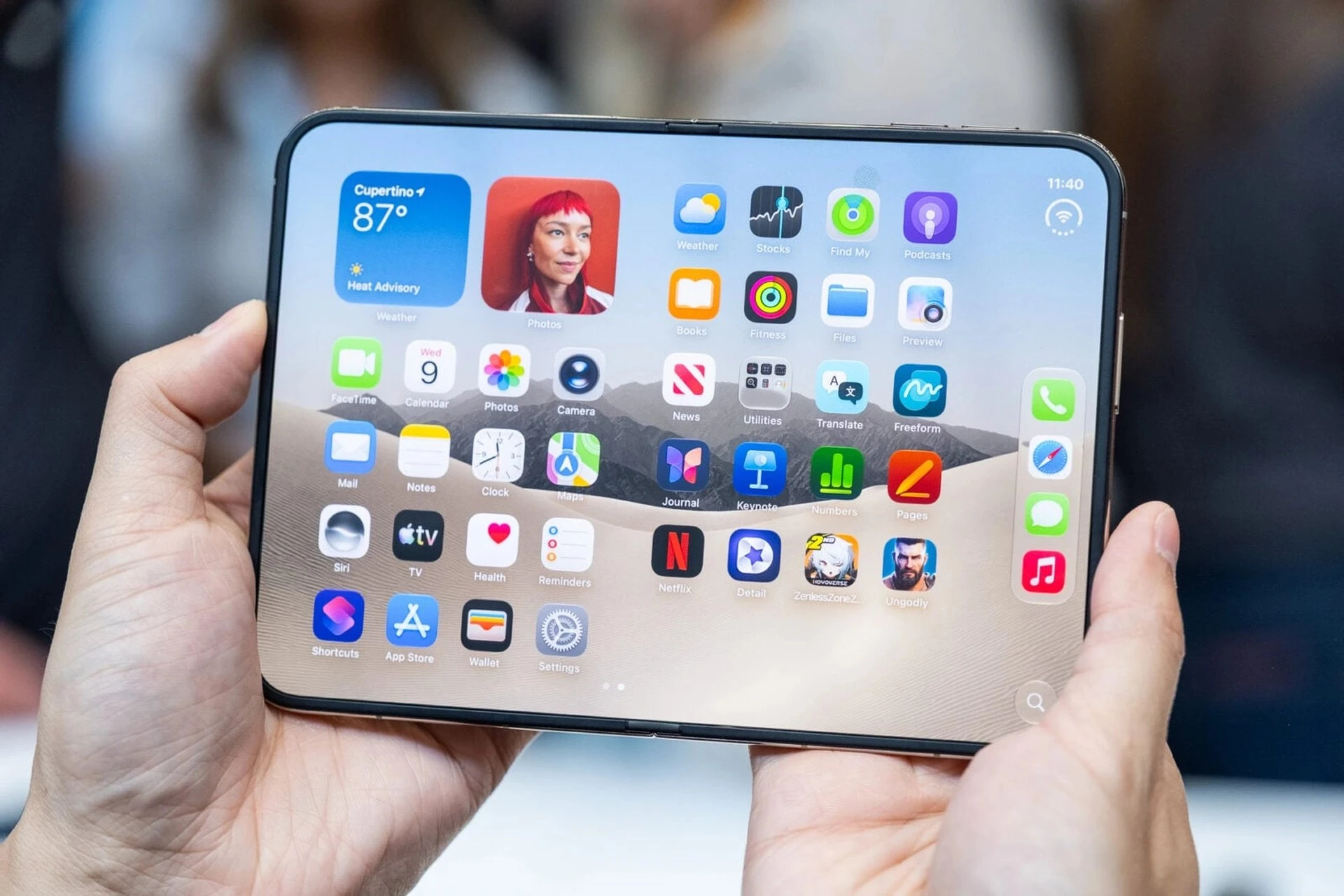 Chuỗi cung ứng vật liệu T-Glass là nguyên nhân chính dẫn đến sự chậm trễ của iPhone Duo
