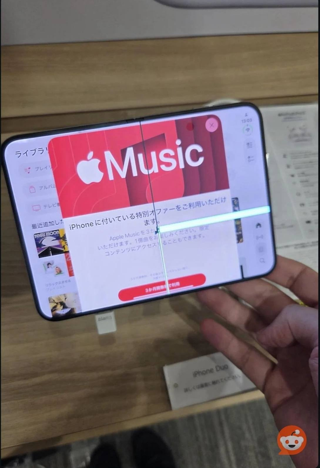Vết rạn nứt màn hình iPhone Duo chia đôi khu vực hiển thị