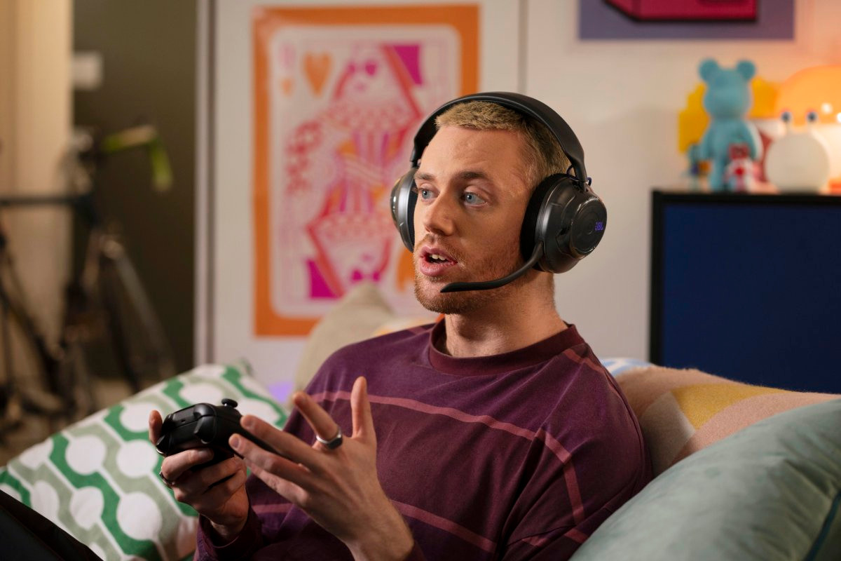 Driver dynamic màng carbon 50mm trên tai nghe gaming JBL Quantum 520