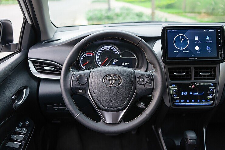 Màn hình trung tâm đặt nổi cùng cụm điều khiển tiện nghi trên Toyota Vios 2026
