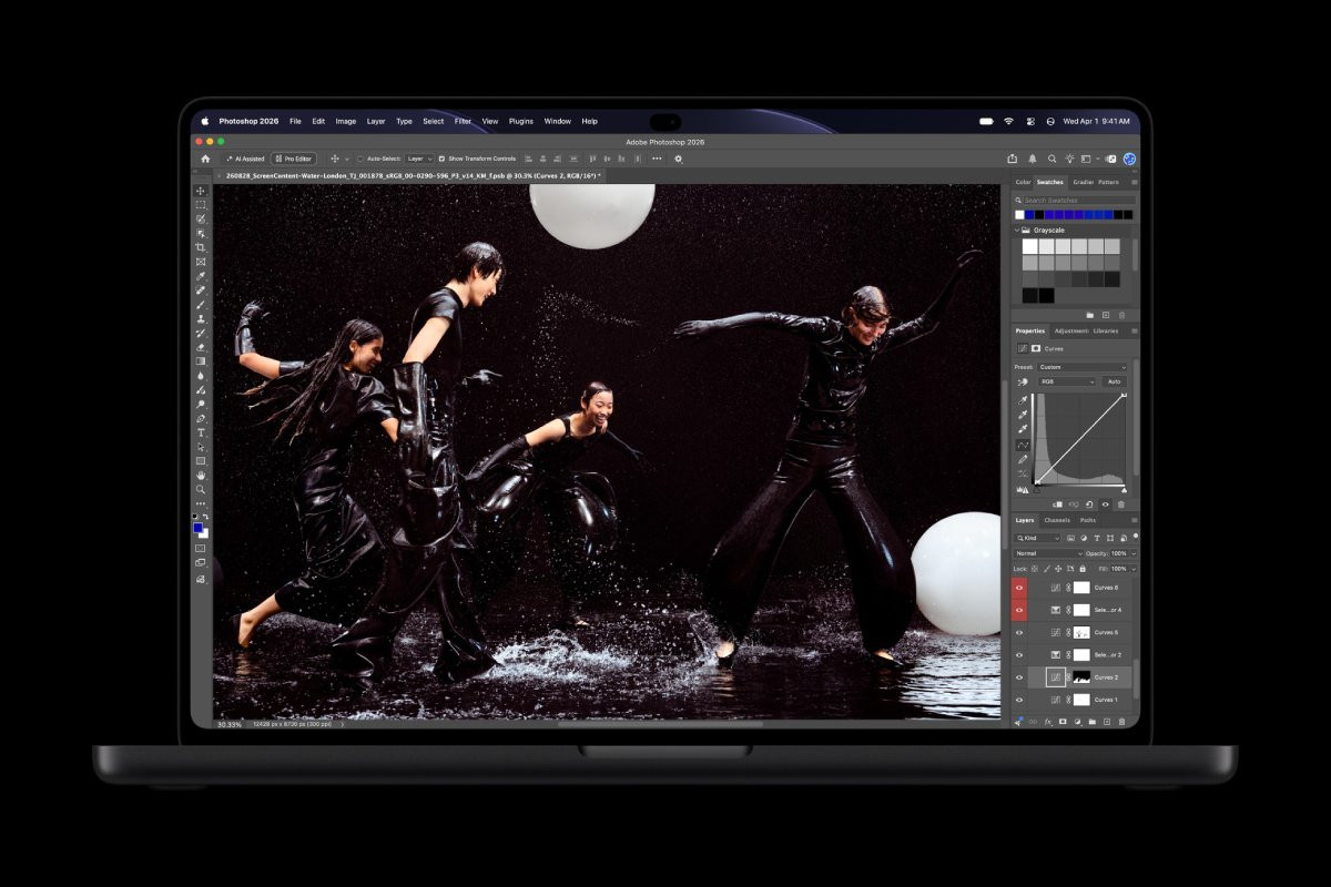 Apple ra mắt các mẫu MacBook Pro đầu tiên dùng màn hình OLED