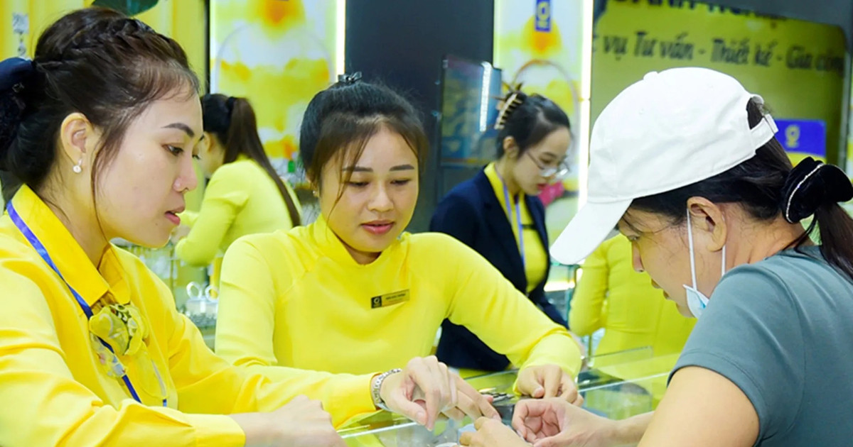 Giá vàng SJC, vàng nhẫn 9999 và vàng thế giới ngày 1/9/2026