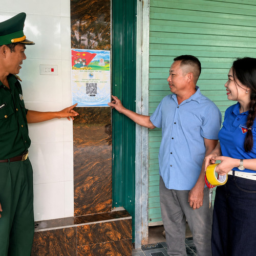 Khi người lính quân hàm xanh mang "sóng số" lên biên giới