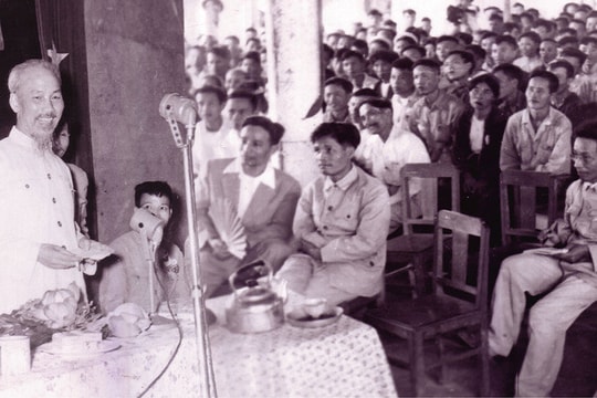 Hồ Chí Minh với cuộc cách mạng tinh gọn bộ máy