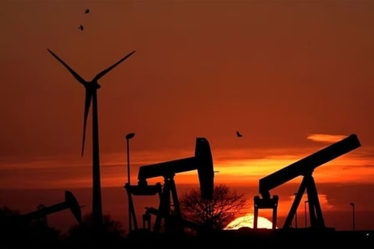 Giá xăng dầu hôm nay (23/5): Giá dầu thế giới tiếp đà lao dốc