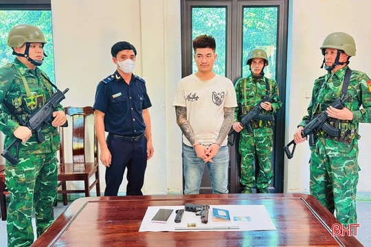 Khởi tố đối tượng tàng trữ súng đạn khi qua cửa khẩu Cầu Treo