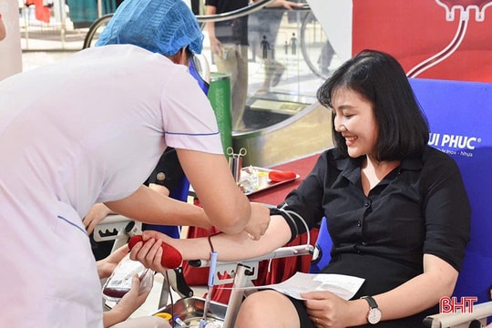 “Giọt hồng yêu thương”, lan tỏa nghĩa cử cao đẹp giữa lúc thiếu máu cấp cứu