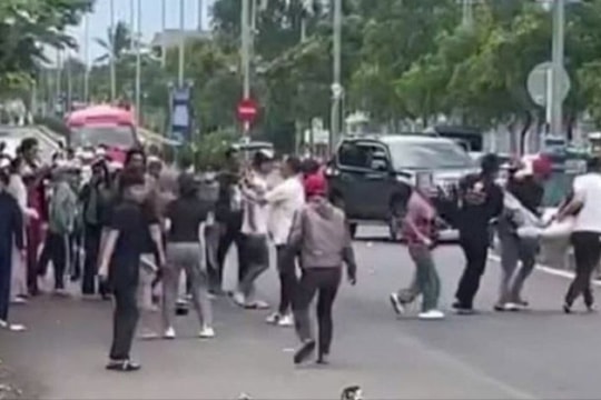 Vụ đánh nhau trước cổng bệnh viện ở Đắk Lắk: 1 người chấn thương sọ não, 1 người gãy xương má