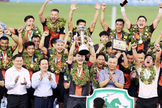 CLB Ninh Bình lập nhiều kỷ lục khi bất bại ở giải hạng Nhất