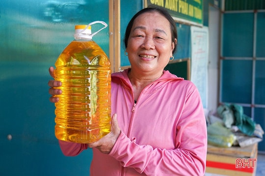 Lo ngại an toàn thực phẩm, nhiều người dân đổ xô đi ép dầu thủ công