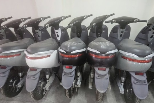 Phát hiện đường dây sản xuất xe máy điện giả
