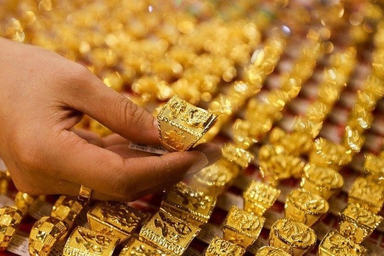 Giá vàng hôm nay 28/7: Nhà đầu tư "nín thở" chờ Fed