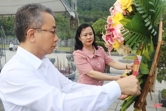 Dâng hương tưởng nhớ 84 năm ngày mất cố Tổng Bí thư Hà Huy Tập