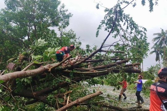 Bão Bualoi quét qua Philippines, khiến 10 người thiệt mạng