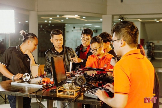 9X quê Hà Tĩnh tham gia thiết kế Bộ nhận diện Quốc hội Việt Nam