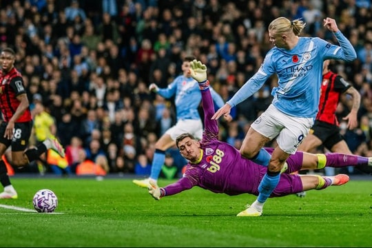 Haaland bùng nổ, Man City lên ngôi nhì Ngoại hạng