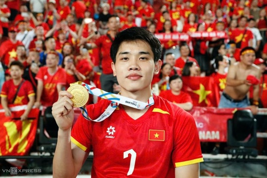 Đình Bắc, Trung Kiên tranh giải Quả Bóng Vàng Việt Nam