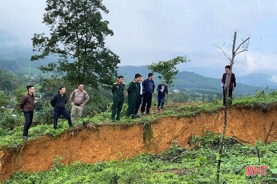 Lên phương án xử lý sự cố nứt đồi ở xã Sơn Kim 2