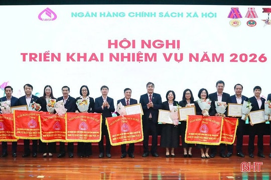 Ngân hàng CSXH Hà Tĩnh là đơn vị xuất sắc nhất khu vực V