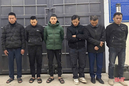 Tụ tập đánh bạc sau đám cưới, 6 đối tượng bị khởi tố