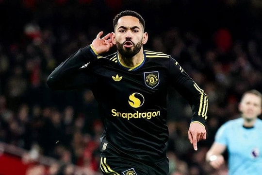 MU đánh bại Arsenal bằng 2 siêu phẩm