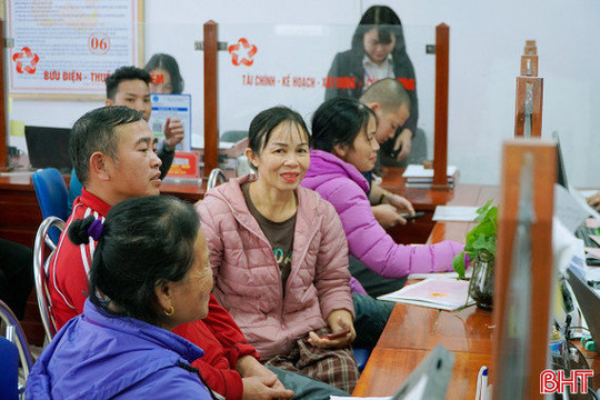 Trung tâm hành chính công các xã “tăng tốc” giải quyết thủ tục cho người dân