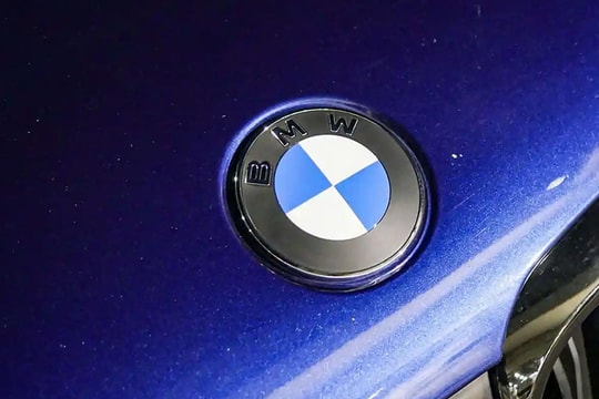 BMW thay đổi logo sau 27 năm: Bước ngoặt hướng tới kỷ nguyên xe điện và số hóa