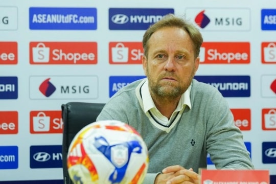 HLV Polking tiết lộ lý do Đình Bắc vắng mặt trong trận thắng 6-1 của CAHN