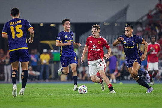 Michael Carrick triệu tập Jack Moorhouse: Giải pháp Pogba mới cho tuyến giữa Man Utd