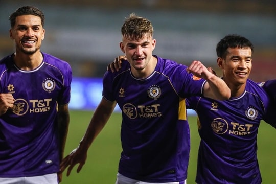 Fisher và Hoàng Hên rực sáng giúp Hà Nội FC đánh bại Hải Phòng 2-0 tại vòng 13 V-League