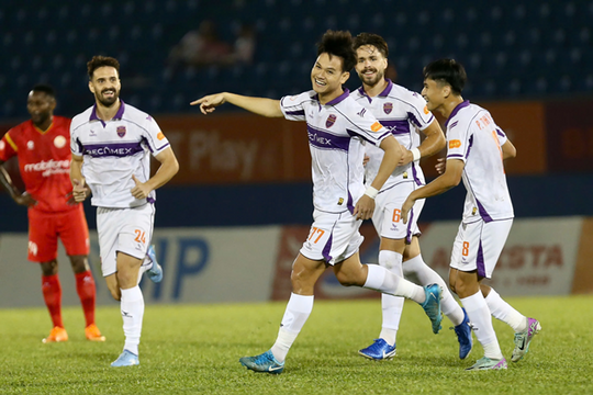 Becamex TP.HCM thua ngược 1-2 trước PVF-CAND trong ngày ra mắt sân nhà của HLV Ueno