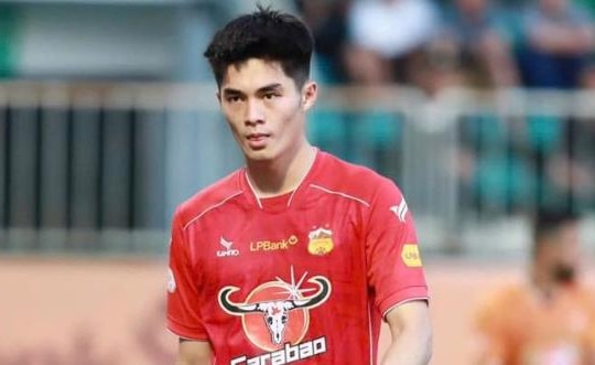 Thủ môn Trần Trung Kiên sụt 8kg vì cú sốc tâm lý trước khi tỏa sáng giúp HAGL chiến thắng