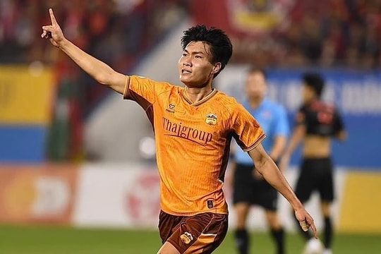 CLB Ninh Bình lỡ ngôi vô địch lượt đi sau trận thua sốc Hoàng Anh Gia Lai