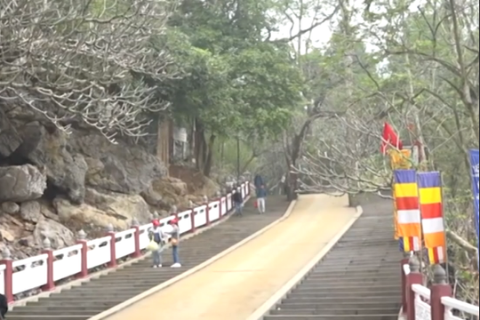 Chặn sớm nạn chặt chém tại lễ hội chùa Hương