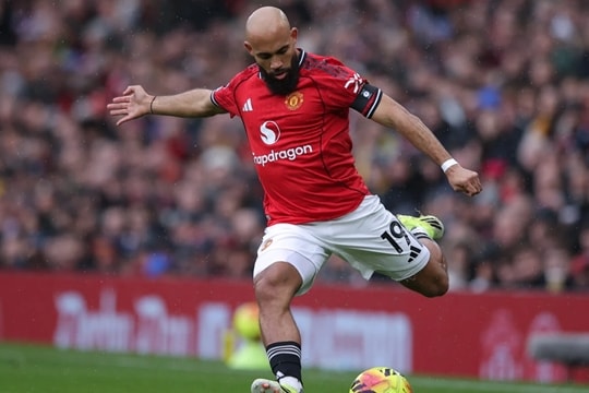 Michael Carrick và bài toán xoay tua: Thử thách thoát bóng Solskjaer tại Man Utd