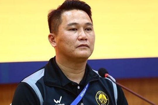 HLV Mai Xuân Hợp lý giải chỉ đạo đi bộ độc lạ trong chiến thắng của Thanh Hóa