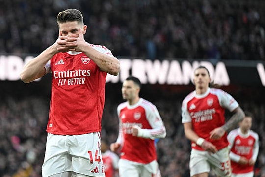 Vòng 25 Ngoại hạng Anh: Arsenal xây chắc ngôi đầu, Liverpool lún sâu vào khủng hoảng