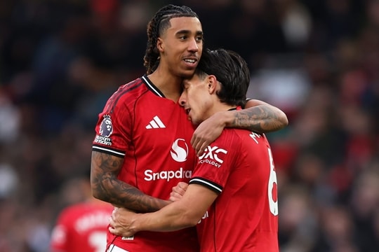 Michael Carrick đối mặt thử thách nhân sự: Leny Yoro là lời giải cho hàng thủ MU?