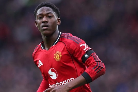 Kobbie Mainoo tỏa sáng rực rỡ dưới thời Michael Carrick: Lời khẳng định gửi Thomas Tuchel