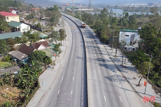 Quốc lộ 1 qua Hà Tĩnh xuống cấp, Khu Quản lý đường bộ II yêu cầu khẩn trương bảo hành