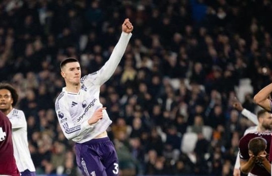 Benjamin Sesko ghi bàn phút 96 giúp Man Utd thoát thua kịch tính trước West Ham