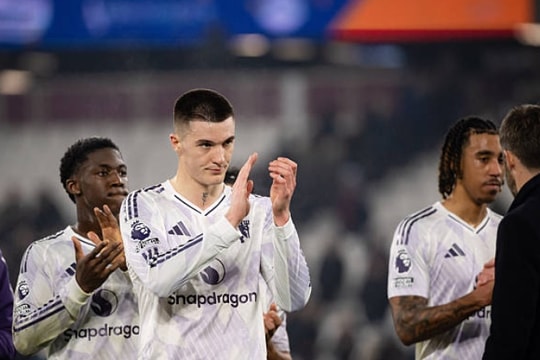 Benjamin Sesko tỏa sáng phút 90+6 cứu Man Utd: Đã đến lúc Michael Carrick phải công bằng